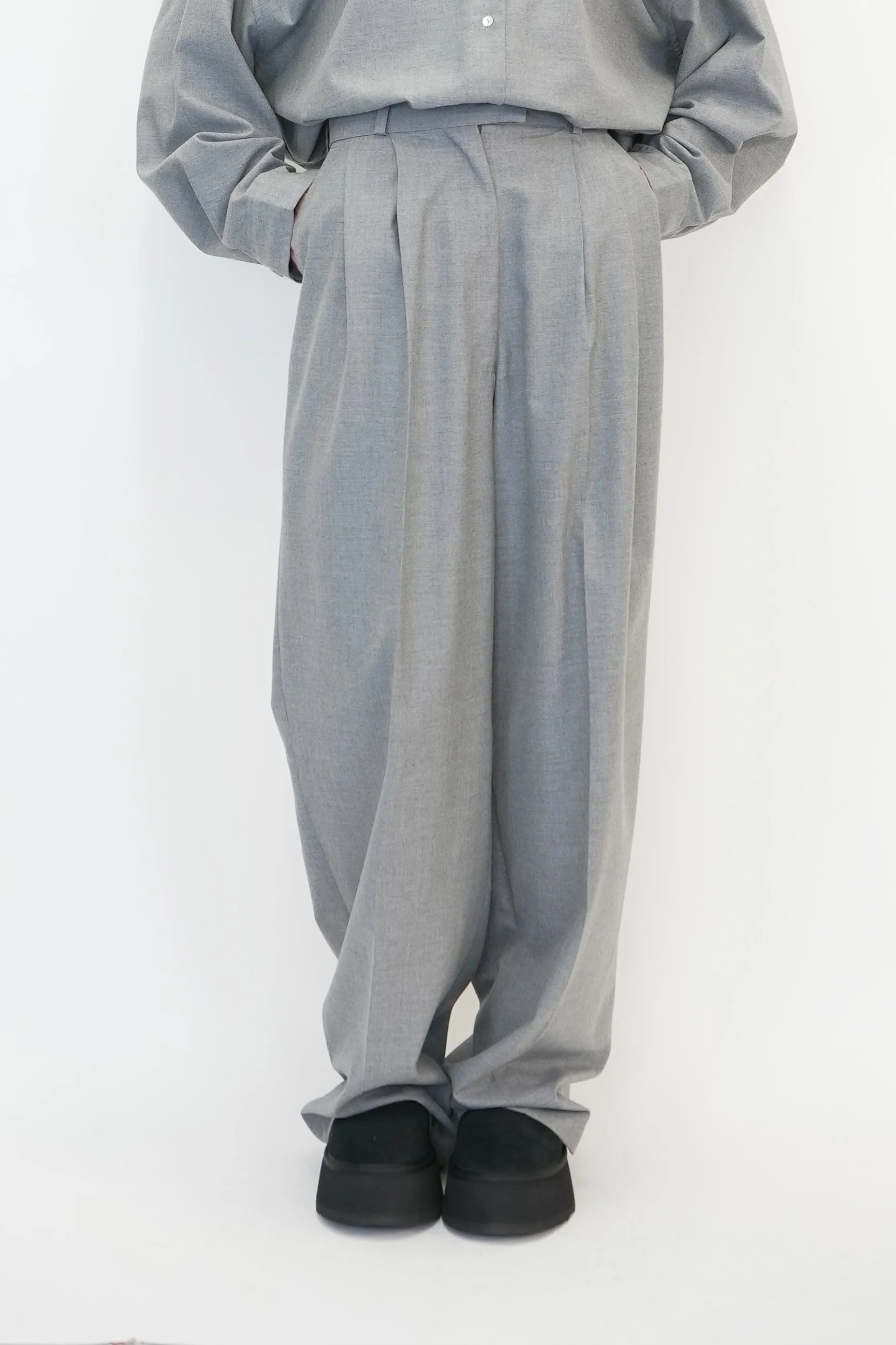 PLEATED PANTS IN GREY